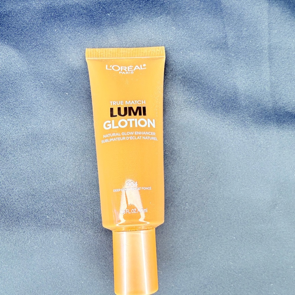 Lumi
GLOTION ALL-IN-ONE GLOW ENHANCER & TINTED MOISTURIZER color 904 40ml
